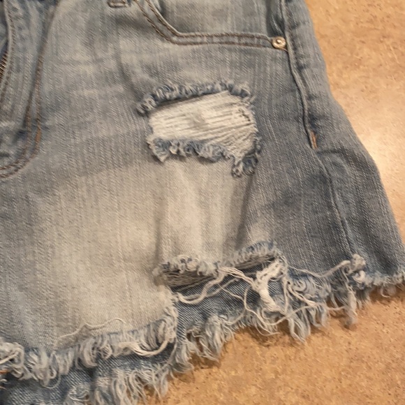 Juniors Almost Famous jean shorts size 10 - Picture 2 of 7